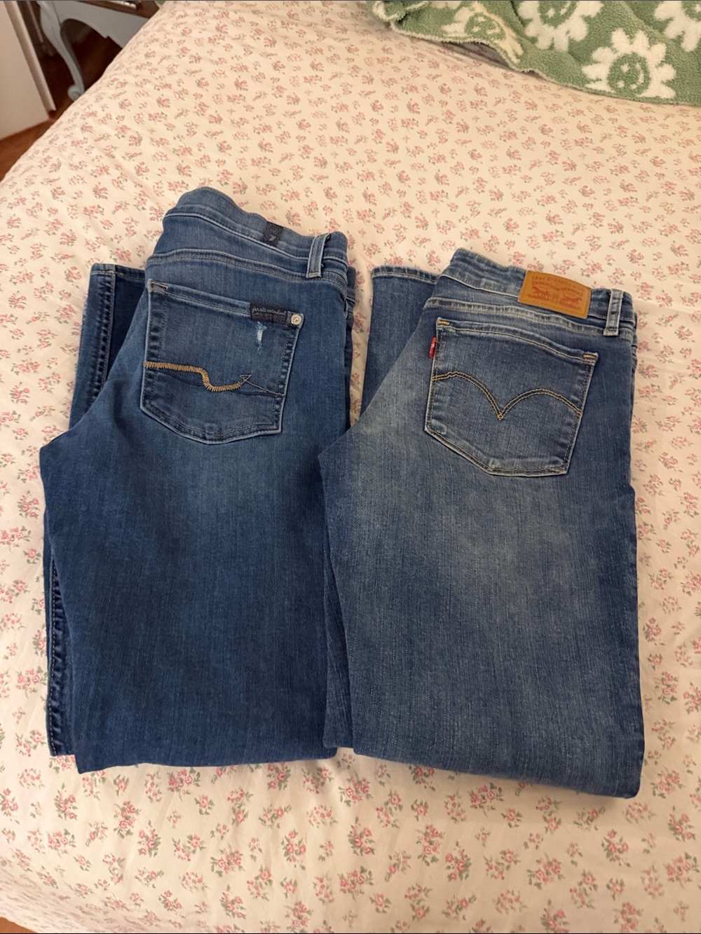 2 pairs Women’s Jeans - Two Blue Washes